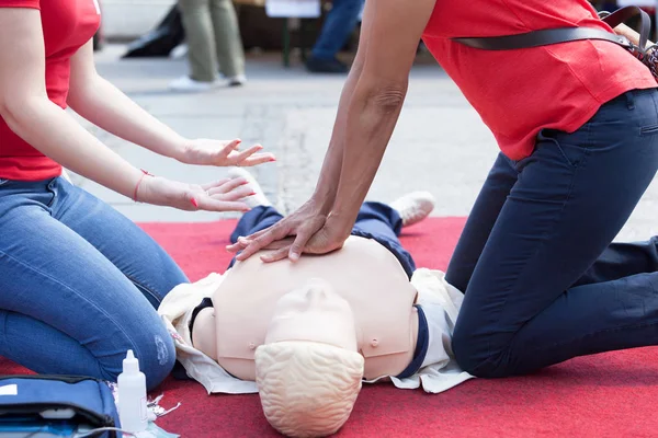 CPR ve ilk yardım tıbbi prosedür