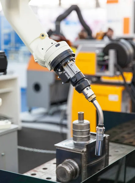 Kaynak için robot kol