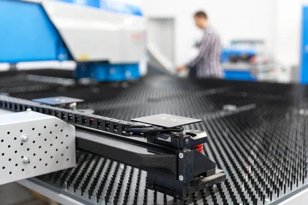 Operatör programlanabilir Cnc makine çalışma