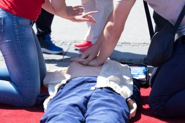 CPR ve ilk yardım eğitim tıbbi prosedür