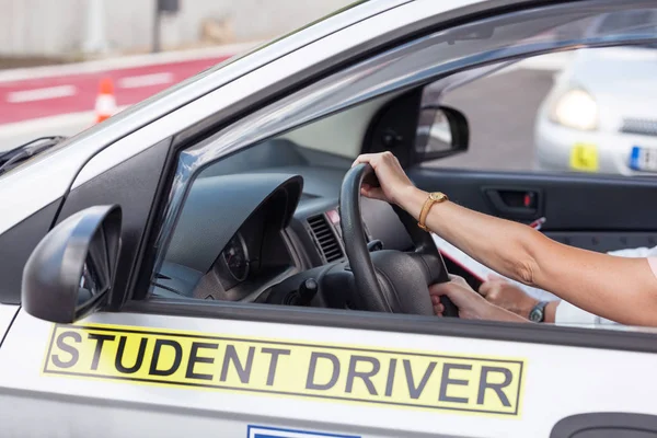 Mulher Meia Idade Aprendendo Dirigir Carro Com Instrutor Condução — Fotografia de Stock