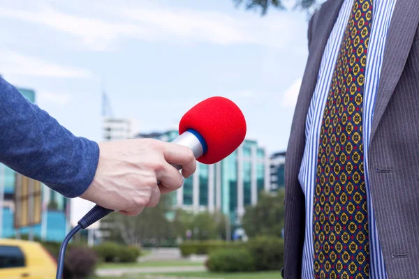 Reportér Provedení Tisku Rozhovor Politikem Nebo Podnikatele — Stock fotografie