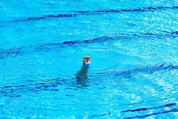 Feet Woman Doing Handstand Swimming Pool — Stock Photo, Image