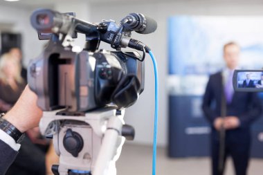 Video kamera ile basın veya haber Konferansı filme