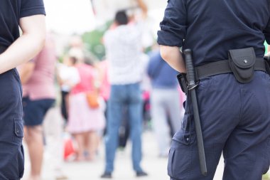 Sokak protestosu sırasında görev başında olan polis