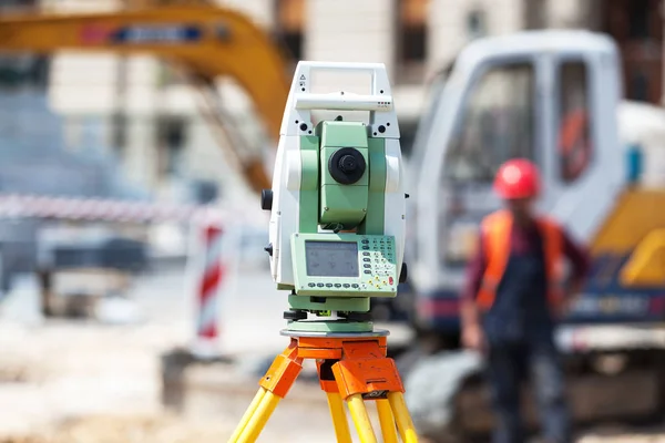 Theodolite or surveyor equipment tacheometer outdoors at construction site — Stock Photo, Image