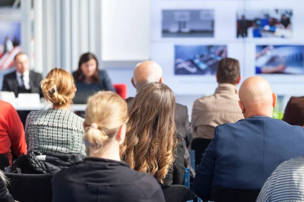 Professionelle oder geschäftliche Konferenz — Stockfoto