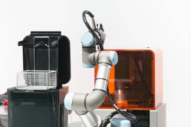Robotik kol çekme ve yerleştirme, yerleştirme, kalite testi veya makine bakımı
