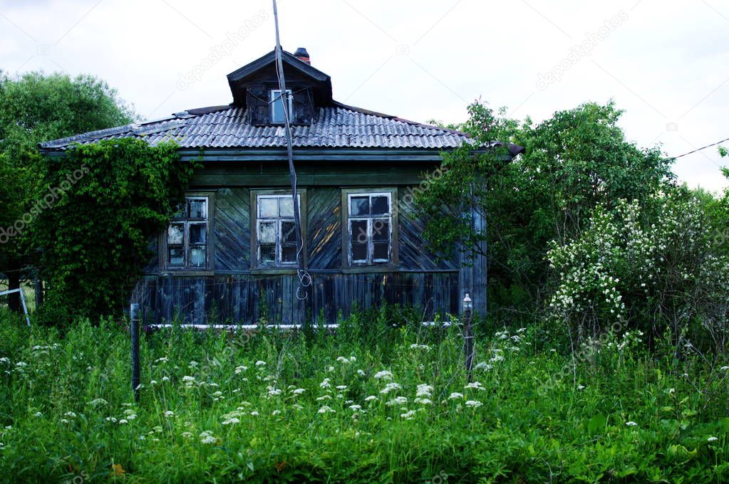  old abandoned house without people