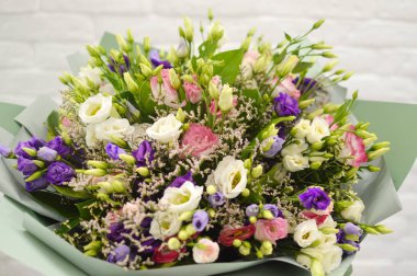 Renkli çiçeklerin kusursuz arka planı. Dekorasyon için renkli çiçekler arka plan. Çiçek fotoğraf duvar kağıdı. Tebrik kartı veya ekran istemi için doku çiçeği.