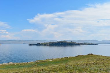 Güzel dağ ve orman manzara.