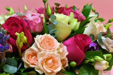 Çiçekli, canlı bir geçmişi var. Parlak kokulu renk çiçekleri.