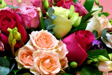 Çiçekli, canlı bir geçmişi var. Parlak kokulu renk çiçekleri.