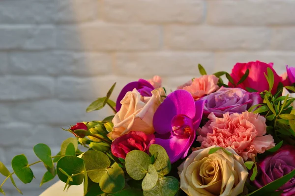 Floral color composition. Blooming flowers on the table. — Stock Photo, Image