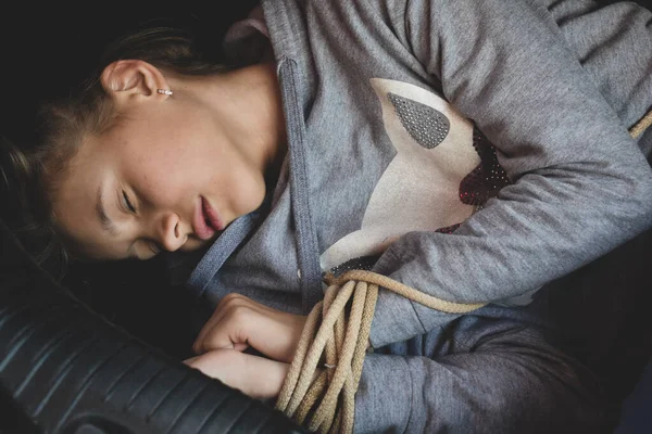 Vermiste kinderen. Mishandeling en diefstal van kinderen. Kinderen zijn in gevaar. — Stockfoto