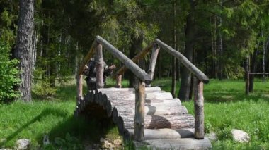 Park 'ta yolculuk maceraları, sadece bir tane dinlenme. Sırt çantalı yolda