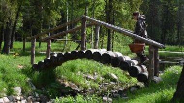 Park 'ta yolculuk maceraları, sadece bir tane dinlenme. Sırt çantalı yolda