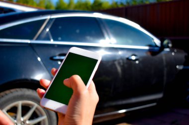 - Arabadaki telefonu kullanarak. Yeni teknolojiler ve araba.