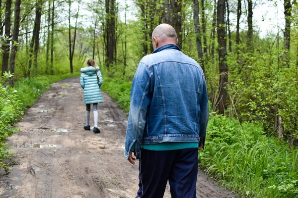 Vermisste Kinder. Überfall und Diebstahl von Kindern. Kinder sind in Gefahr. — Stockfoto