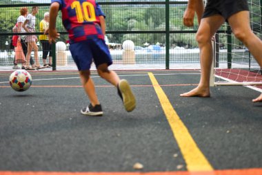 İlgili bir babayla vakit geçirmek. Spor ailesi dışarıda..
