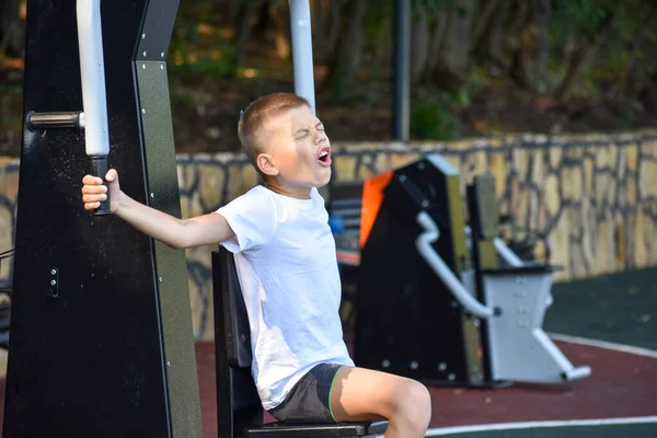 Boy Atlet Lapangan Olahraga Luar Ruangan Anak Laki Laki Berlatih — Stok Foto