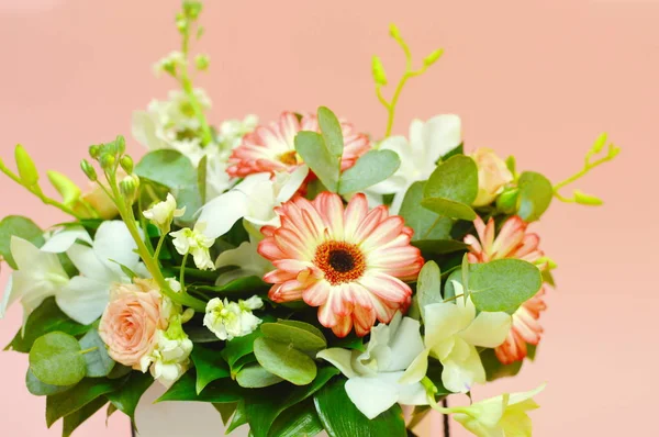 Fleur Belle Carte De Voeux Bouquet De Fleurs Sur Fond Blanc Avec Place De Copie Fond De Fleurs Pour Les Vacances Fete Des Meres Ou Saint Valentin Boite A Chapeau Magnifique Fleur Belle Carte De Voeux Bouquet De Fleurs Sur Fond Blanc Avec Place De Copie Fond De Fleurs Pour Les Vacances Fete Des Meres Ou Saint Valentin Boite A Chapeau Magnifique