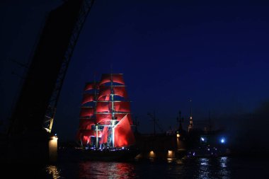 Tatil, St. Petersburg Scarlet yelken
