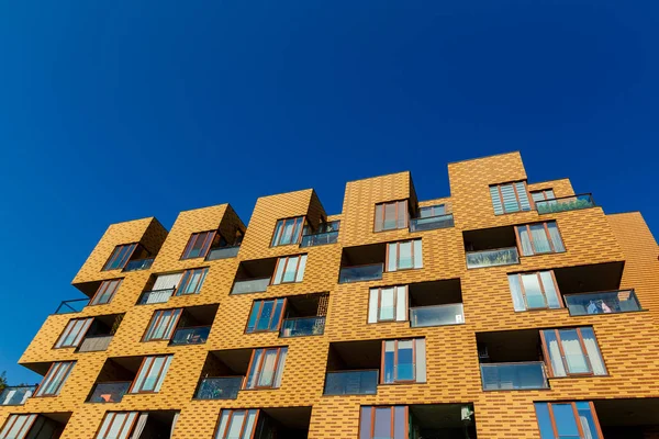 Außenansicht Neuer Mehrfamilienhäuser Vor Blauem Himmel Kein Volk Geschäftskonzept Immobilien — Stockfoto