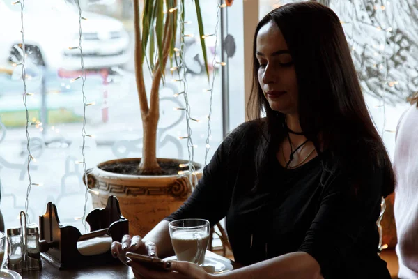 Beautiful Caucasian Woman Sitting Wooden Table Cafe Browsing Internet Using — Stock Photo, Image