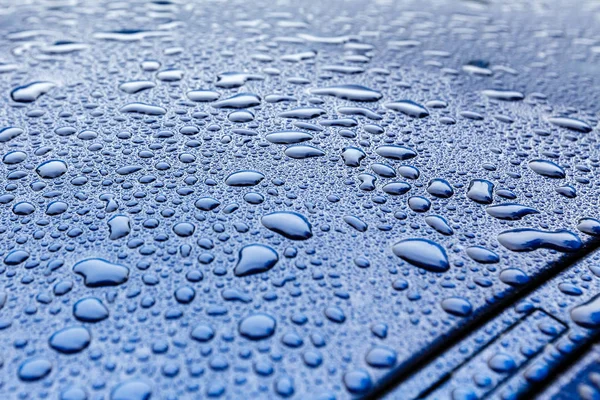 Gotas Lluvia Primer Plano Sobre Una Carrocería Azul Con Efecto — Foto de Stock