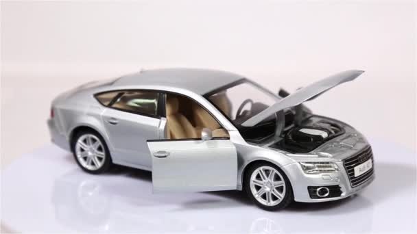 Βερολίνο Γερμανία Ιανουάριος 2019 Γκρι Audi Κλίμακα Μοντέλο Αυτοκινήτων Suv — Αρχείο Βίντεο
