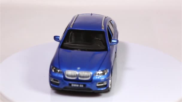 Berlin Niemcy Styczeń 2019 Samochód Suv Bmw Niebieski Skali Model — Wideo stockowe