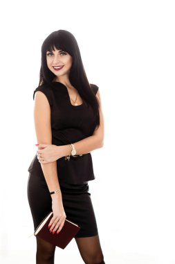 Siyah bir işletme giymiş genç çekici mutlu esmer kadın