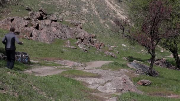 Homem Desportivo Amador Trem Correndo Uma Estrada Cross Country Pessoas — Vídeo de Stock