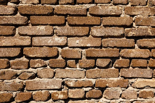Pozioma tekstura ścian kilku rzędów starych cegieł — Zdjęcie stockowe