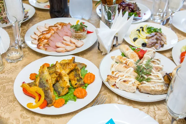 Dishes on a served banquet table  in restaurant — Stock Photo, Image