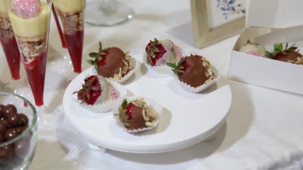 Woman Waitress Serving Banquet Table Exposes Fresh Tasty Sweets Hands — Stock Video