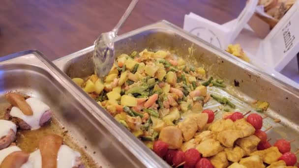 Waiter Black Gloves Puts Food Plates Guests Festive Reception — Stock Video