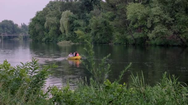 Kryvyi Rih Ukraine June 2019 People Float Rowing Boat River — Stock Video