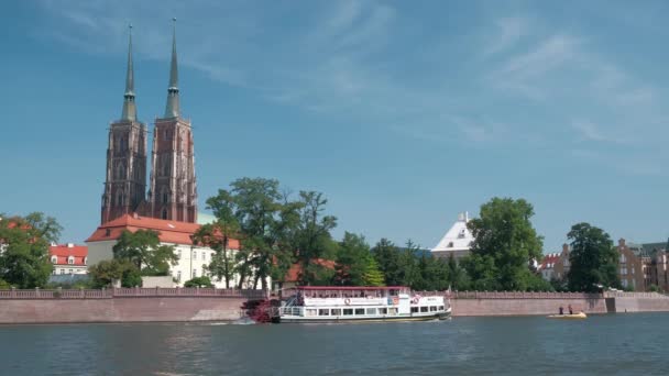 Wroclaw Polonia Agosto 2019 Barcos Recreo Con Turistas Viajan Río — Vídeo de stock