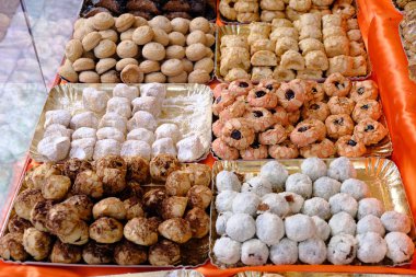 Pazarda Birçok Farklı Taze Lezzetli Pişmiş Tatlılar