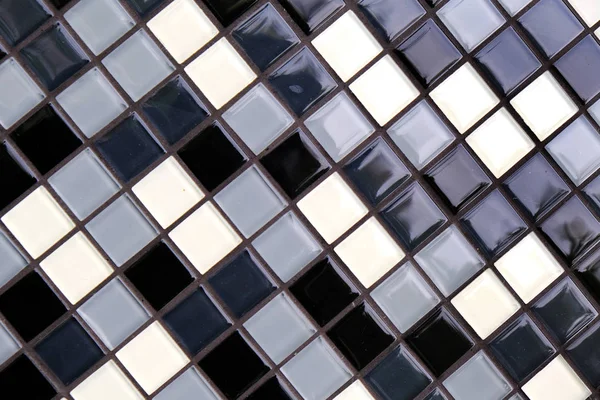 Mozaïek achtergrond van zwart, wit en grijs keramische tegels. — Stockfoto