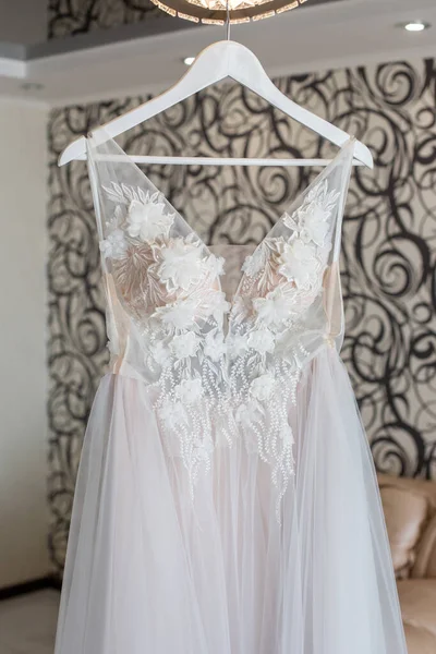 Luxury Lace Wedding Dress Hanging Room — Stok Foto