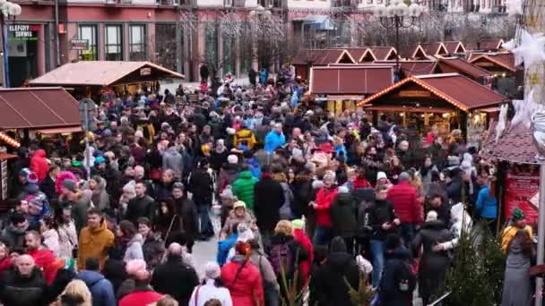 Wroclaw Polen December 2019 Folkmassa Människor Dekorerad Julmarknad Ett Festligt — Stockvideo