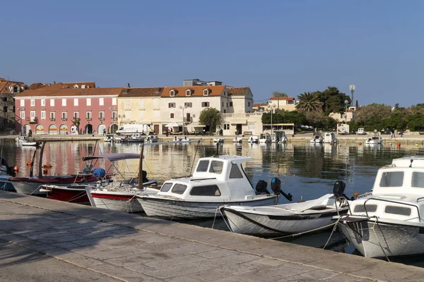 Porto Supetar Com Pequenos Barcos Pesca Maior Cidade Ilha Brac — Fotografia de Stock