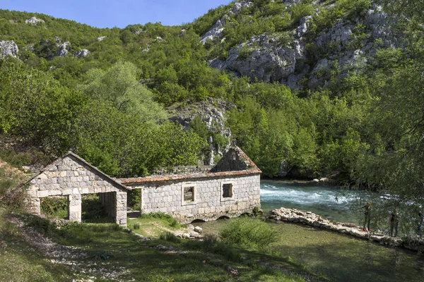 Ruínas Moinho Grãos Velho Rio Ruda Perto Cidade Trilj Sinj — Fotografia de Stock