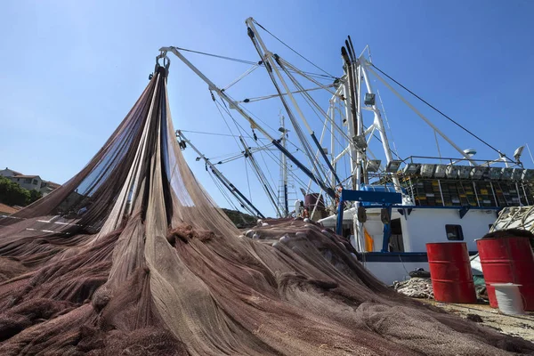 Тянуть Рыболовные Сети Корабле Перед Выходом Море Острове Брач Хорватии — стоковое фото