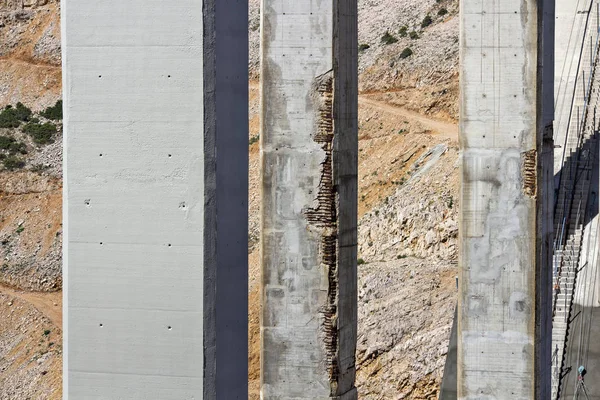 Возобновление Повреждений Коррозии Арке Колоннах Бетонного Моста Масленица Автомагистрали Хорватии — стоковое фото