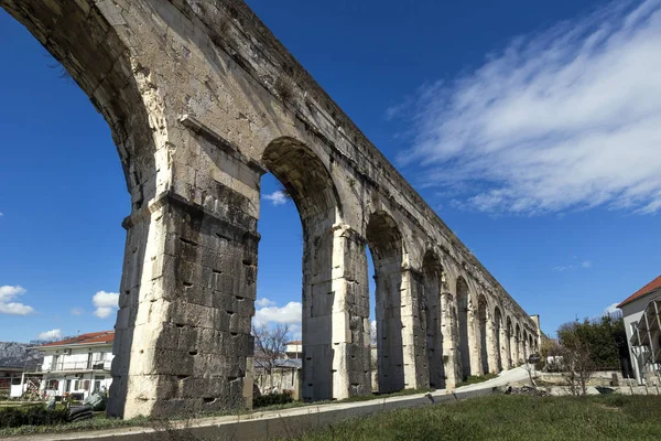 Şehir su imparator Diocletian Palace temini için Split Hırvatistan Roma İmparatorluğu döneminde inşa yakınındaki antik Roma Aqueduct