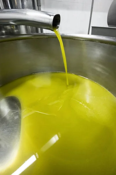 Detail Der Olivenölproduktion Letzte Phase Zentrifugalölförderung — Stockfoto